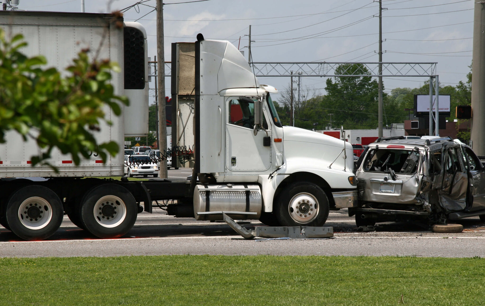 North Carolina truck accident lawyer for crashes between a tractor-trailer and a passenger vehicle