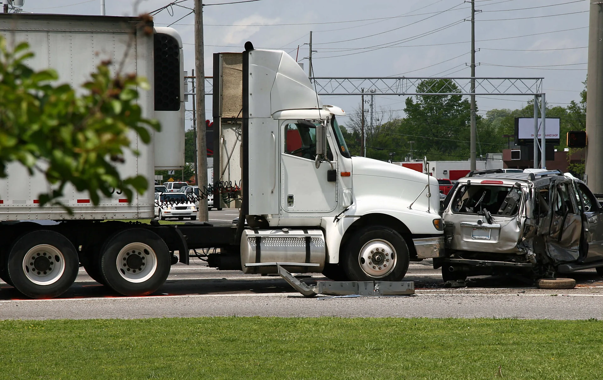 Macon truck accident lawyer for a passenger vehicle T-boned by a big rig