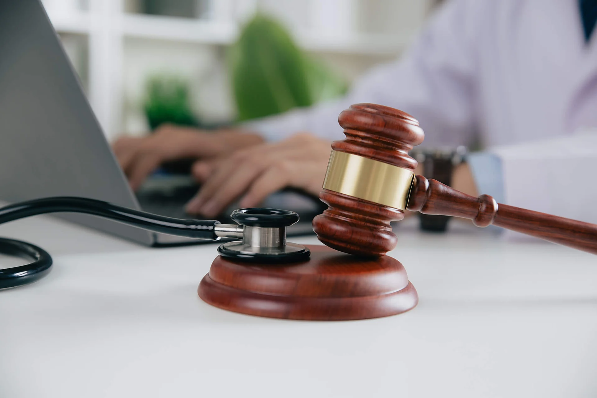 Macon wrongful death lawyer: a gavel and stethoscope representing the medical and legal sides of a fatal accident claim