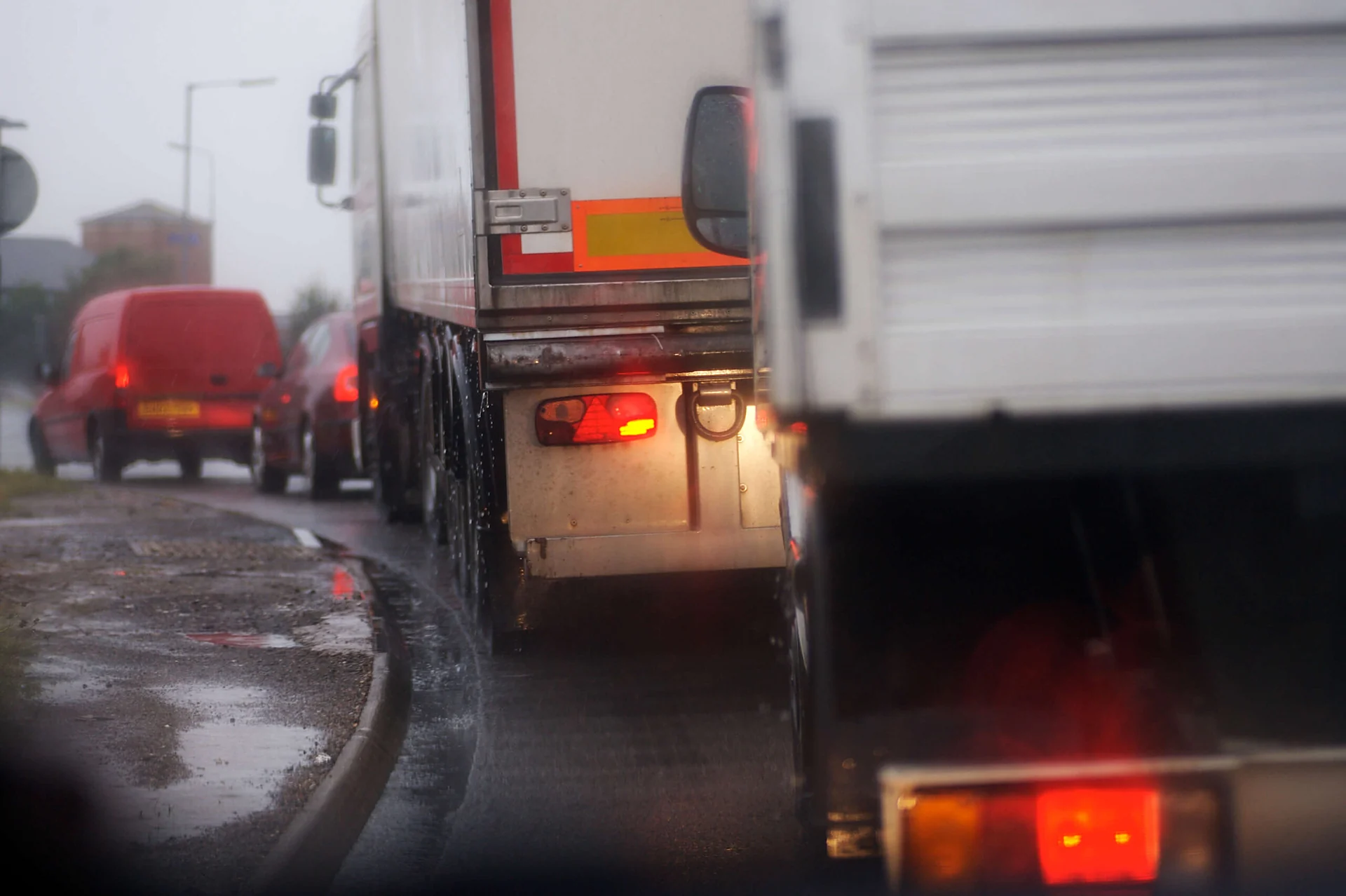 Warner Robins truck accident lawyer for crashes involving a commercial truck in heavy traffic